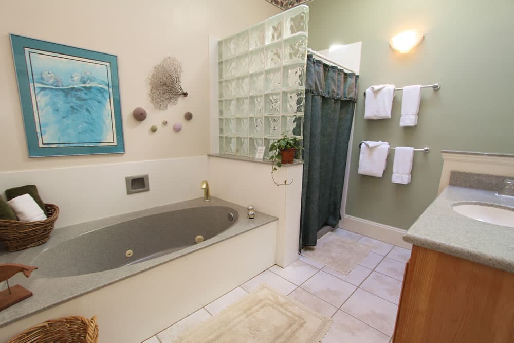 Master room, bathroom