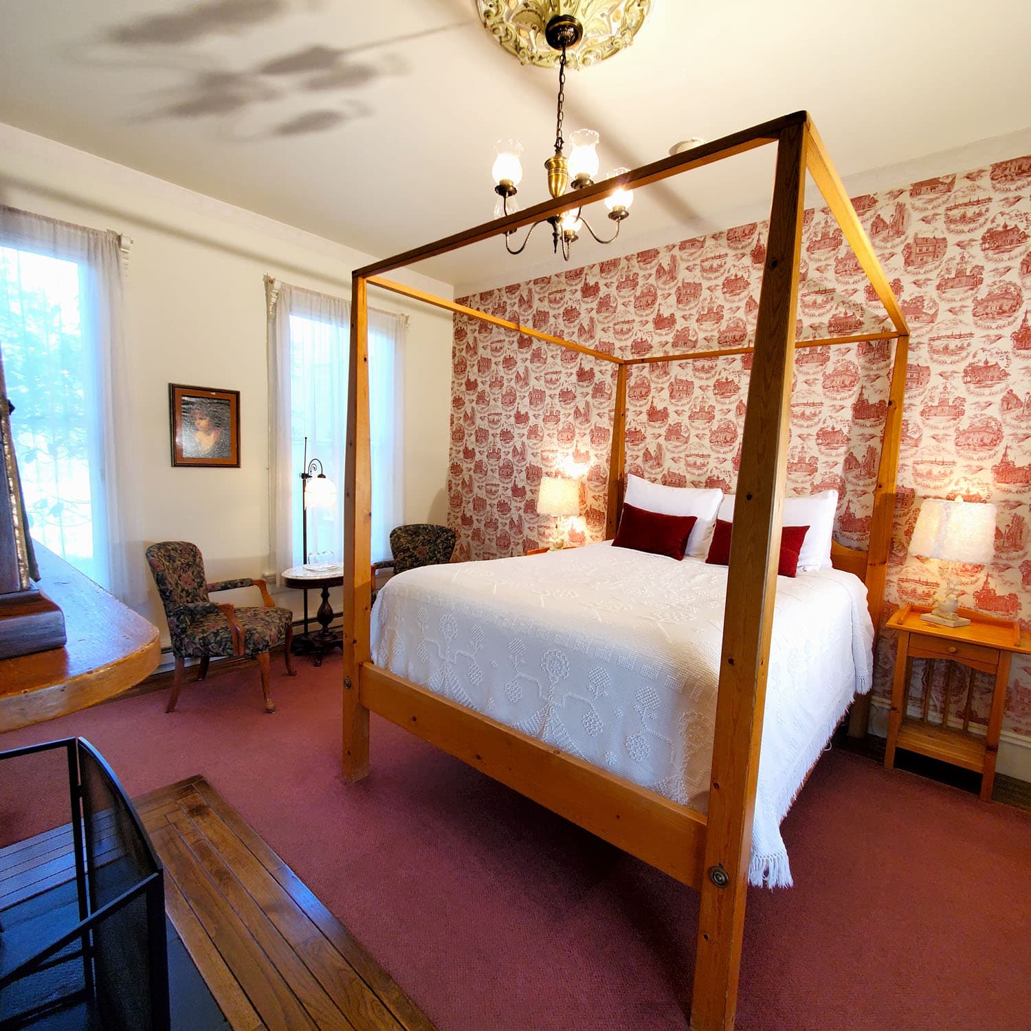 The Library Room - queen bed - sitting area