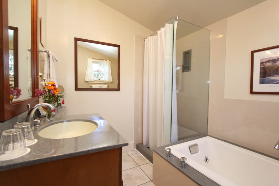 Cypress Cottage South bathroom